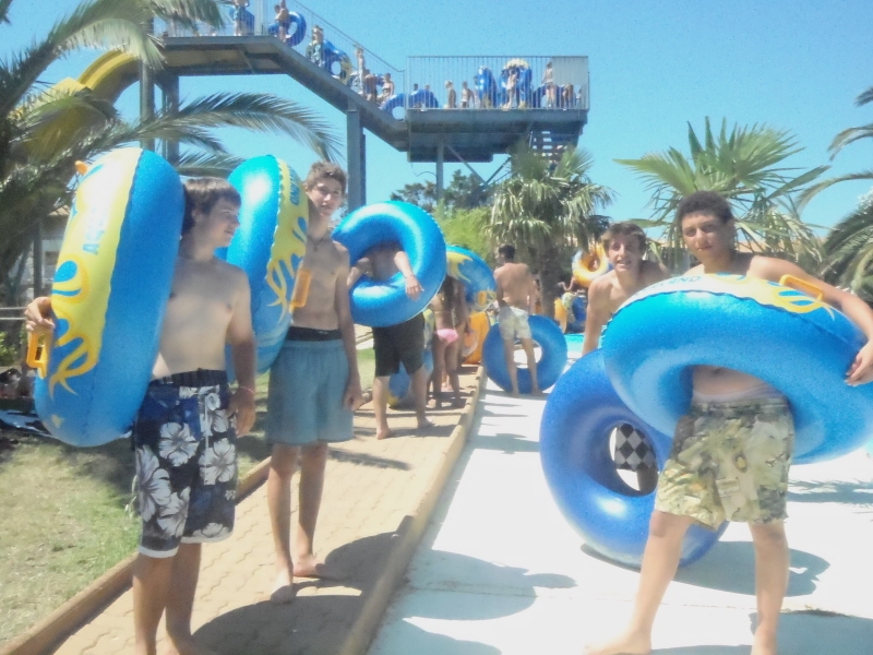 Village Camps International Summer Camp Ard&egrave;che, France 2019-07-26 https://www.villagecamps.com/journals_admin/images/73-10-The boys and their tubes.jpg